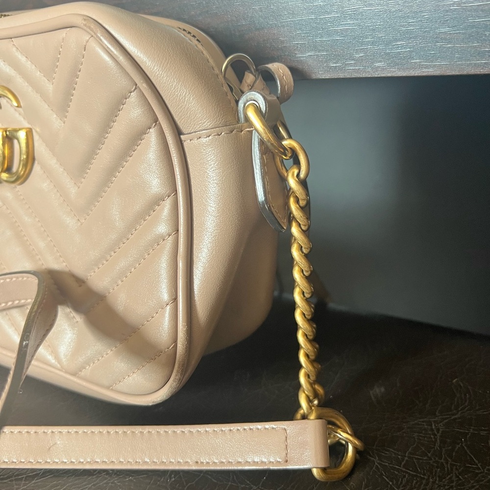 Gucci GG Marmont Small Matelassé Leather Camera Bag - Picture 4 of 9